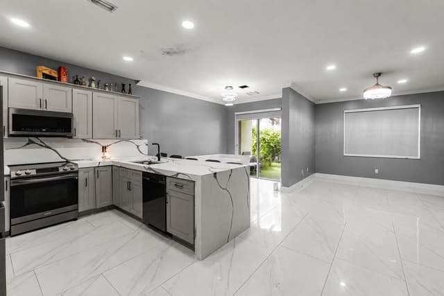 6119 Seminole Gardens Circle, Riviera Beach FL 33418 - Riviera Beach, FL - Photo 5