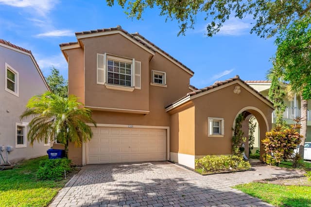 7538 NW 17TH Drive, Pembroke Pines FL 33024 - Pembroke Pines, FL - Photo 2