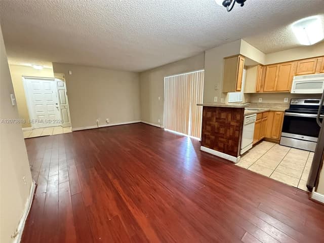 7650 Westwood Dr # 504, Tamarac FL 33321 - Tamarac, FL - Photo 3