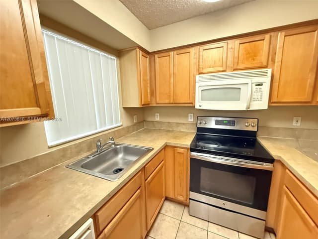 7650 Westwood Dr # 504, Tamarac FL 33321 - Tamarac, FL - Photo 5