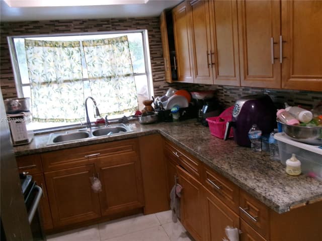 864 NW 116th St, Miami FL 33168 - Miami, FL - Photo 7