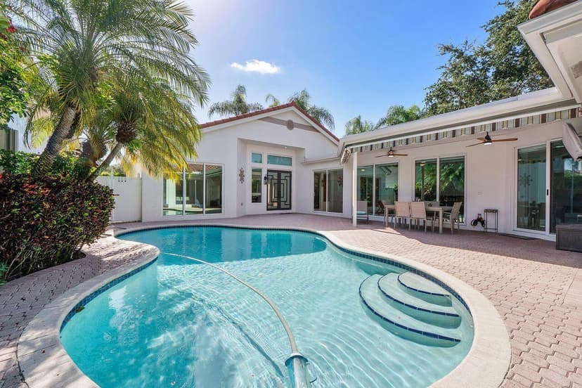 1081 BEL AIRE Drive E, Pembroke Pines FL 33027