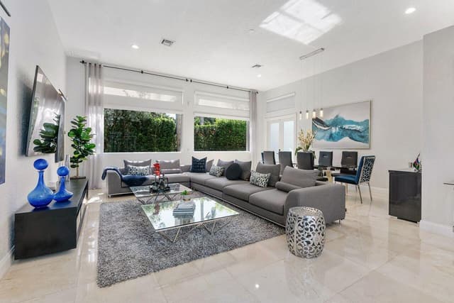 1081 BEL AIRE Drive E, Pembroke Pines FL 33027 - Pembroke Pines, FL - Photo 5