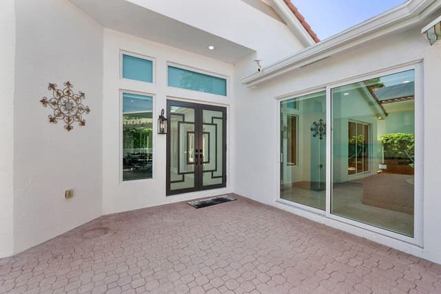 1081 BEL AIRE Drive E, Pembroke Pines FL 33027 - Pembroke Pines, FL - Photo 4