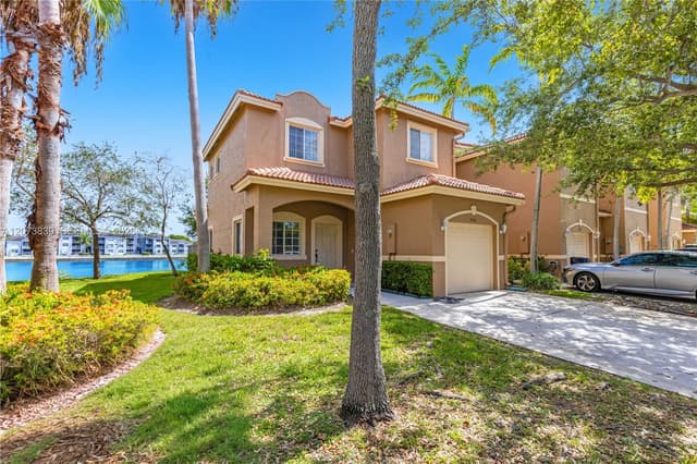 8549 SW 214th Ln, Cutler Bay FL 33189 - Cutler Bay, FL - Photo 2