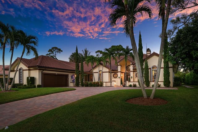 586 N Country Club Drive, Atlantis FL 33462 - Atlantis, FL - Photo 2