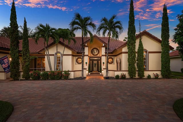 586 N Country Club Drive, Atlantis FL 33462 - Atlantis, FL - Photo 6