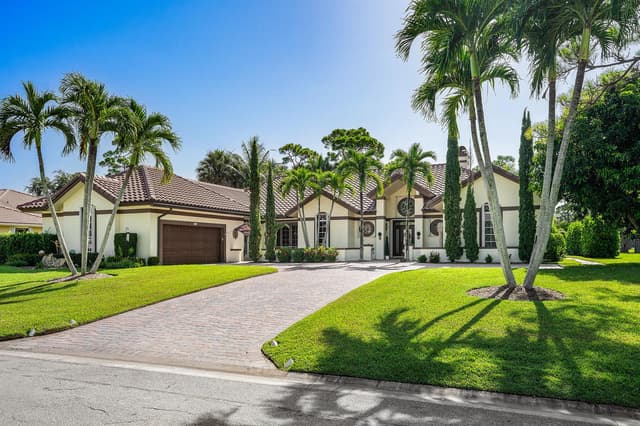 586 N Country Club Drive, Atlantis FL 33462 - Atlantis, FL - Photo 3