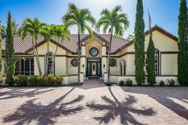 586 N Country Club Drive, Atlantis FL 33462 - Atlantis, FL - Photo 5