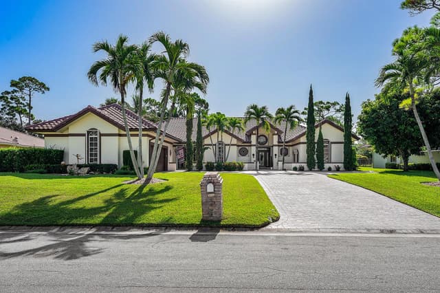 586 N Country Club Drive, Atlantis FL 33462 - Atlantis, FL - Photo 4
