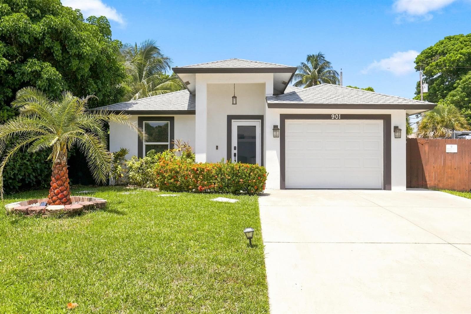 901 S M Street, FL 33460 - Photo 1