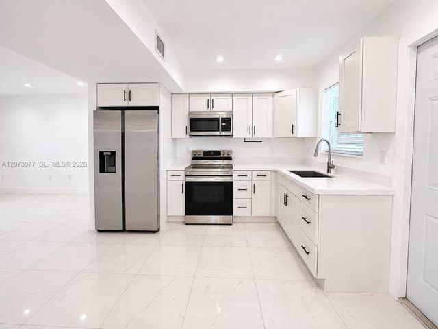 1800 NE 154th St, North Miami Beach FL 33162 - North Miami Beach, FL - Photo 2