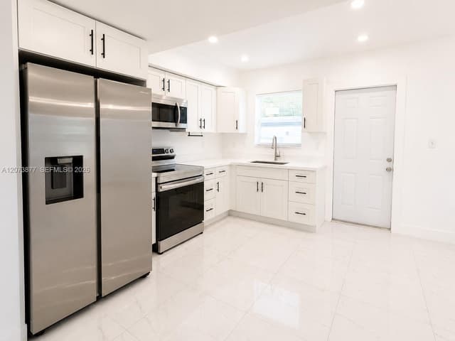 1800 NE 154th St, North Miami Beach FL 33162 - North Miami Beach, FL - Photo 4