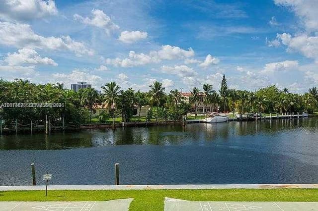 401 Golden Isles Dr # 211, Hallandale Beach FL 33009 - Hallandale Beach, FL - Photo 3