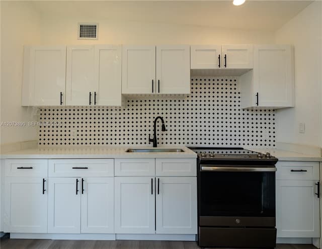 16400 NW 23rd Ct, Miami Gardens FL 33054 - Miami Gardens, FL - Photo 5