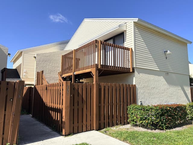 635 Executive Center Drive # 207, West Palm Beach FL 33401 - West Palm Beach, FL - Photo 2