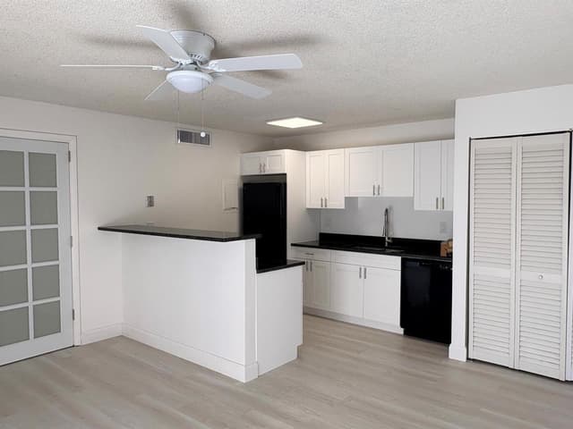 635 Executive Center Drive # 207, West Palm Beach FL 33401 - West Palm Beach, FL - Photo 5