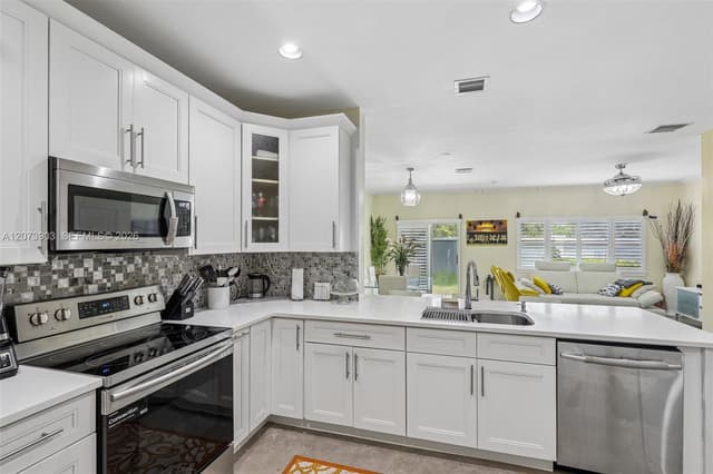 13215 NW 7th Dr, Plantation FL 33325 - Plantation, FL - Photo 7