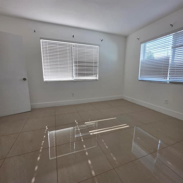 181 NE 168th Street, North Miami Beach FL 33162 - North Miami Beach, FL - Photo 2
