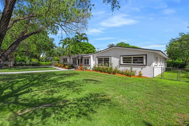 8261 SW 142nd St, Palmetto Bay FL 33158 - Palmetto Bay, FL - Photo 3
