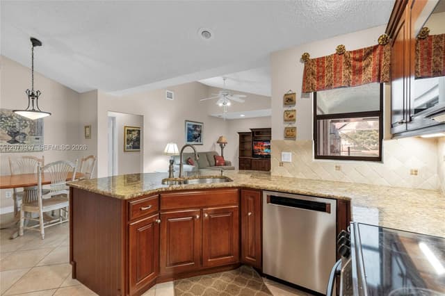 2140 SW 97th Ln, Davie FL 33324 - Davie, FL - Photo 2