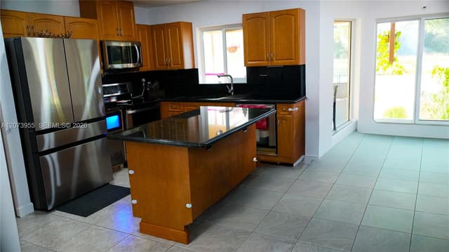1308 SW 181st Ave, Pembroke Pines FL 33029 - Pembroke Pines, FL - Photo 5