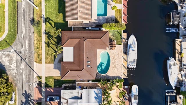 800 SE 3rd Ter, Pompano Beach FL 33060 - Pompano Beach, FL - Photo 2