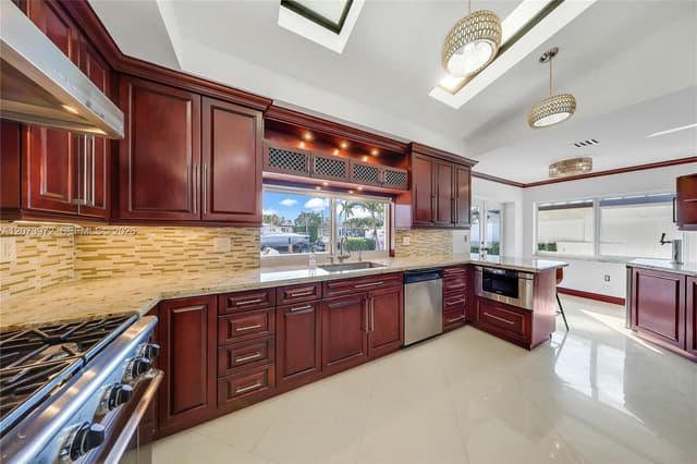 800 SE 3rd Ter, Pompano Beach FL 33060 - Pompano Beach, FL - Photo 6
