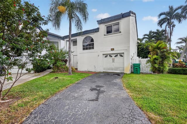 253 NE 211th Ter, Miami FL 33179 - Miami, FL - Photo 3