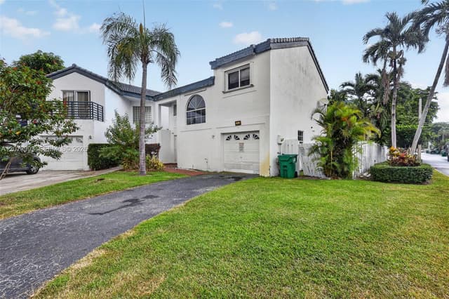 253 NE 211th Ter, Miami FL 33179 - Miami, FL - Photo 4