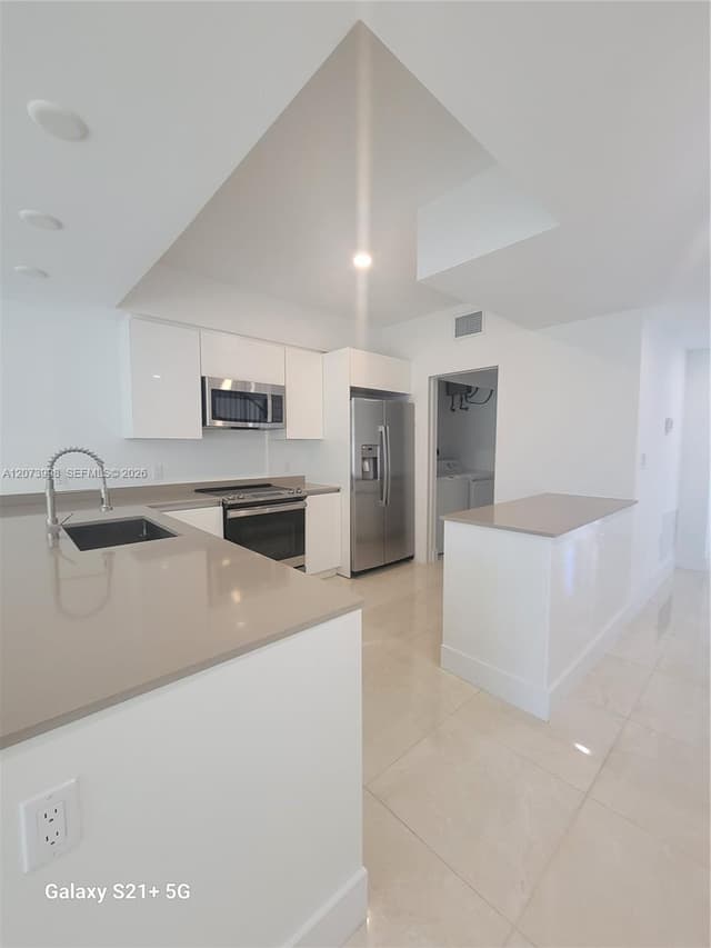 4117 N Oak Pl, Dania Beach FL 33314 - Dania Beach, FL - Photo 4
