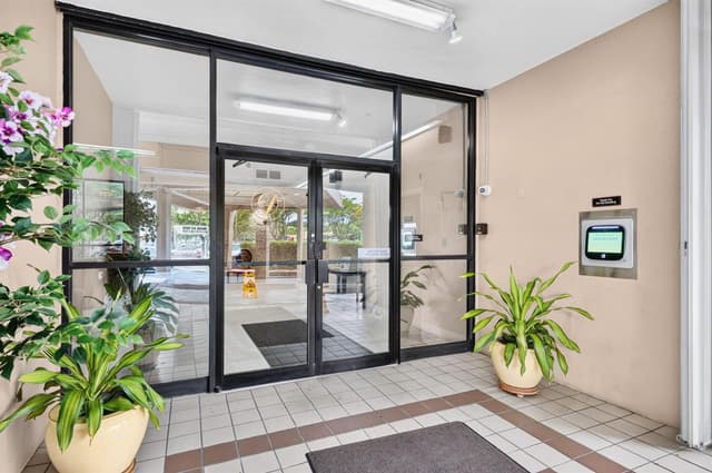 1100 St Charles Place, Pembroke Pines FL 33026 - Pembroke Pines, FL - Photo 4