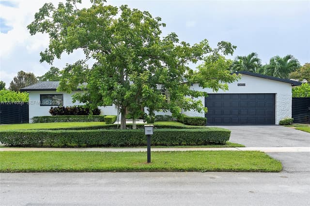 10630 NW 19th Pl, Pembroke Pines FL 33026 - Pembroke Pines, FL - Photo 2
