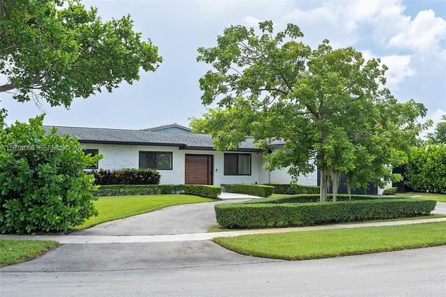 10630 NW 19th Pl, Pembroke Pines FL 33026 - Pembroke Pines, FL - Photo 3
