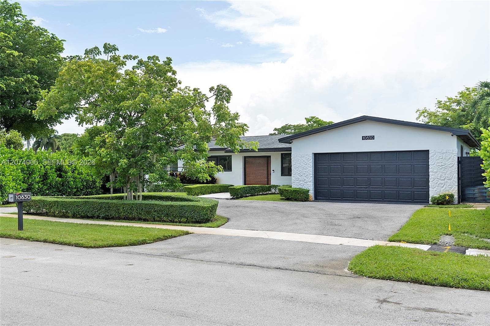 10630 NW 19th Pl, Pembroke Pines FL 33026 - Pembroke Pines, FL - Photo 1