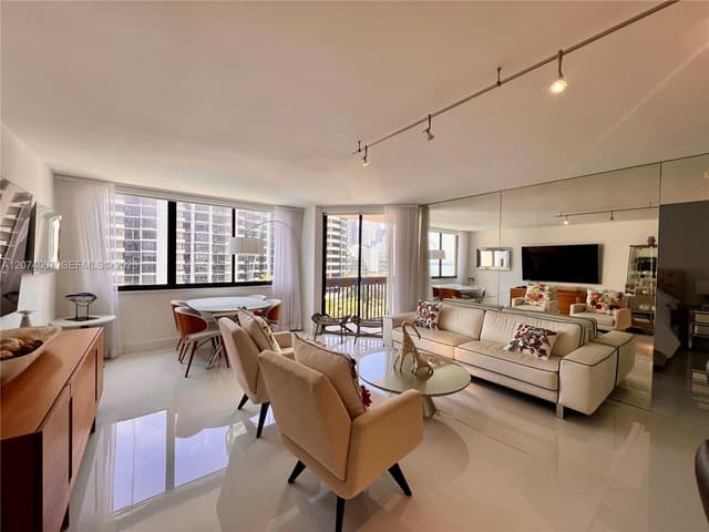 540 Brickell Key Dr # 919, Miami FL 33131 - Miami, FL - Photo 2