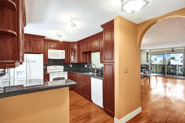 1001 NE 14th Ave # 402, Hallandale Beach FL 33009 - Hallandale Beach, FL - Photo 7