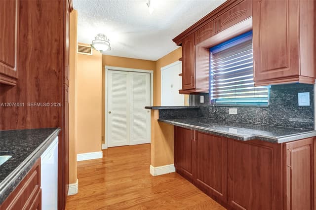 1001 NE 14th Ave # 402, Hallandale Beach FL 33009 - Hallandale Beach, FL - Photo 5