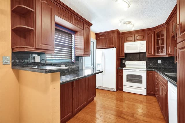 1001 NE 14th Ave # 402, Hallandale Beach FL 33009 - Hallandale Beach, FL - Photo 4