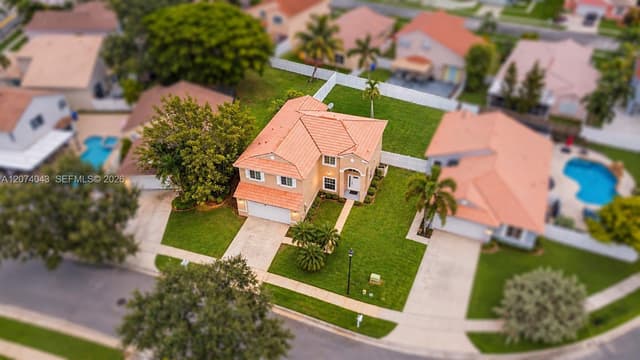 18961 NW 10th Ter, Pembroke Pines FL 33029 - Pembroke Pines, FL - Photo 2