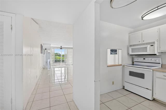 2731 N Pine Island Rd # 205, Sunrise FL 33322 - Sunrise, FL - Photo 2