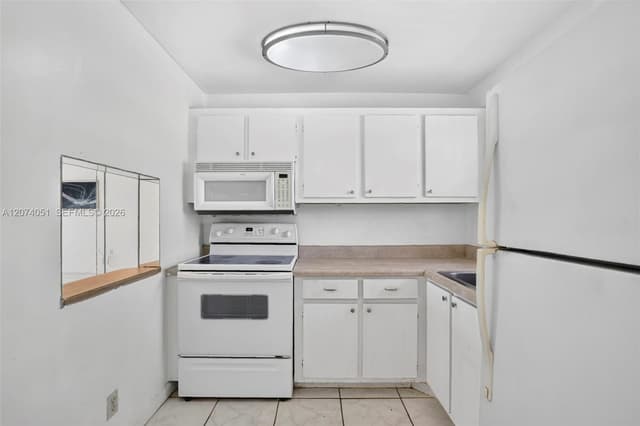 2731 N Pine Island Rd # 205, Sunrise FL 33322 - Sunrise, FL - Photo 3