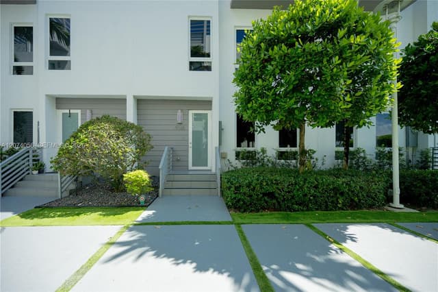 9165 NW 33rd St # 9165, Doral FL 33172 - Doral, FL - Photo 2