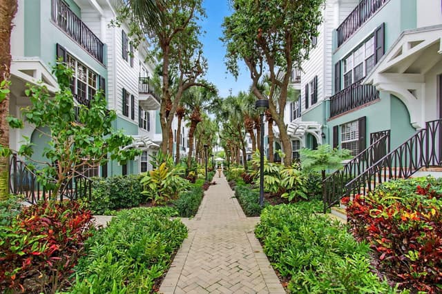 365 W Mallory Circle, Delray Beach FL 33483 - Delray Beach, FL - Photo 2