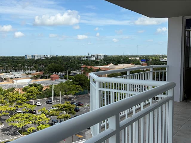 18011 Biscayne Blvd # 905, Aventura FL 33160 - Aventura, FL - Photo 4