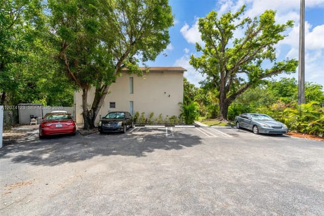 3711 Riverside Dr, Coral Springs FL 33065 - Coral Springs, FL - Photo 4