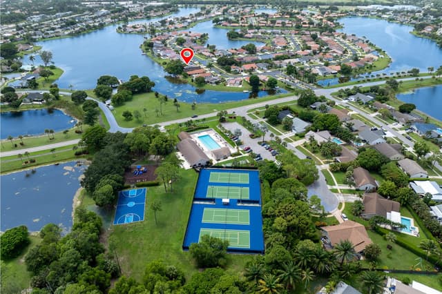 8409 Bonita Isle Drive, Lake Worth FL 33467 - Lake Worth, FL - Photo 4