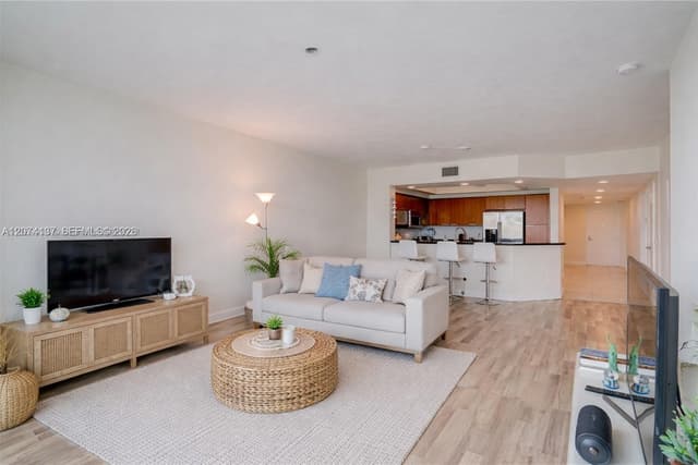 15051 Royal Oaks Ln # 503, North Miami FL 33181 - North Miami, FL - Photo 3
