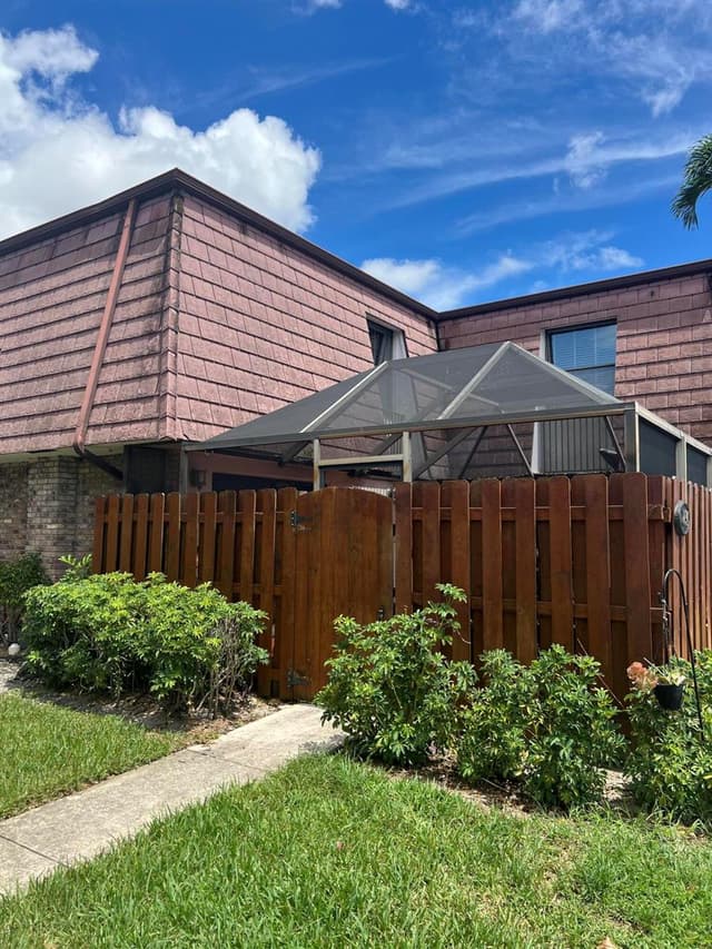 7754 Courtyard Run W, Boca Raton FL 33433 - Boca Raton, FL - Photo 2