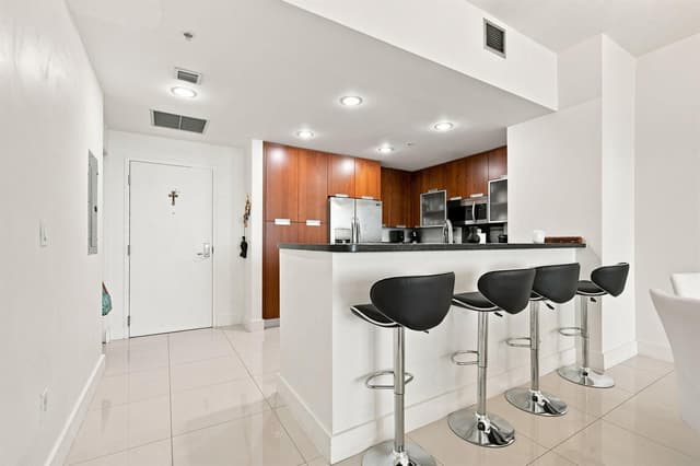 7901 HISPANOLA Avenue # 1008, North Bay Village FL 33141 - North Bay Village, FL - Photo 5